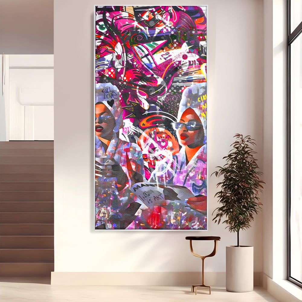 Tablou canvas cu tablou canvas cu femei si graffitti, in rama de aluminiu argintiu